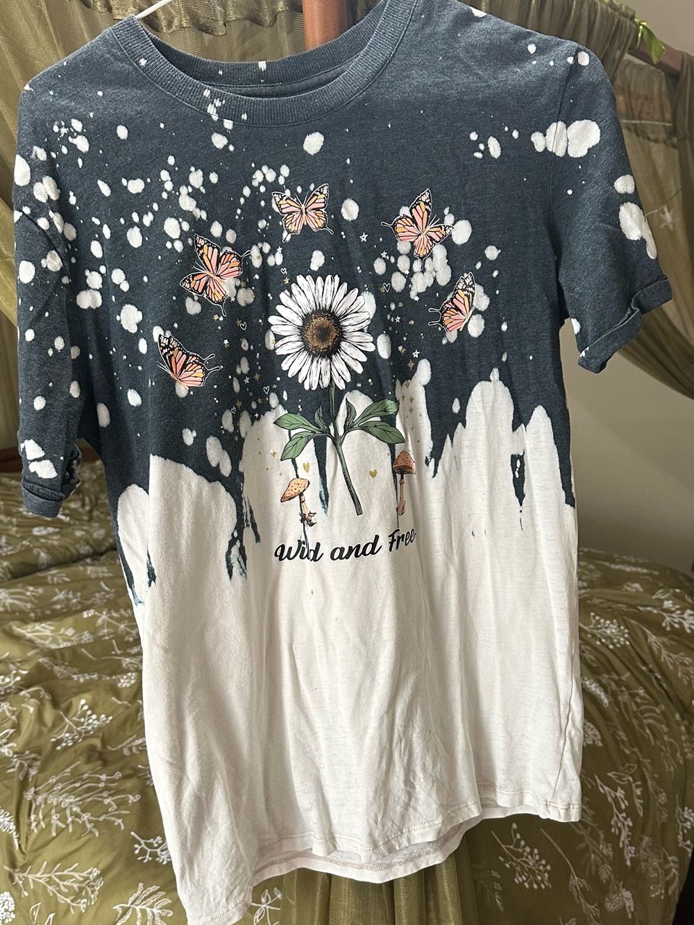 No Boundaries Black & White Daisy and Butterfly Graphic Tee